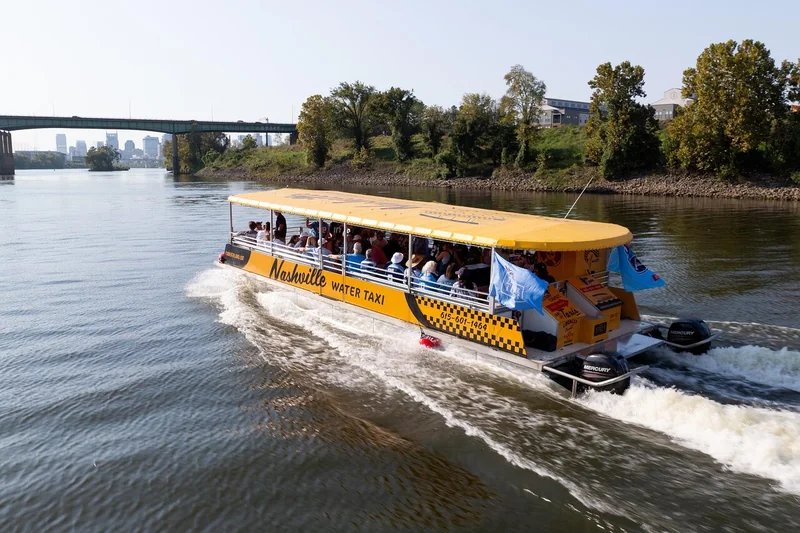 Fahrt mit Kommentar auf dem Cumberland River